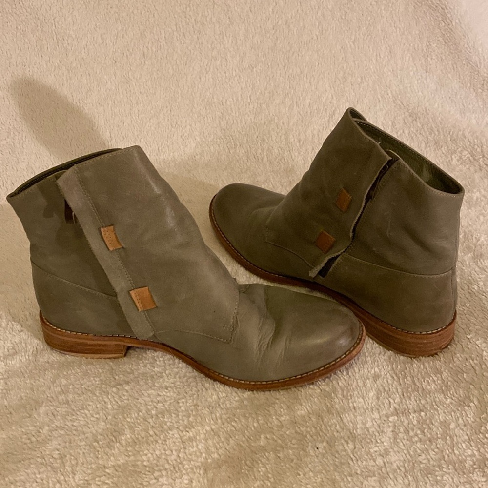 Sundance celadon green leather short boots